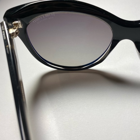 🎉Tom Ford Wallace Cat Eye Black Sunglasses 100% Authentic SOLD OUT $395 w/ case - Picture 6 of 14